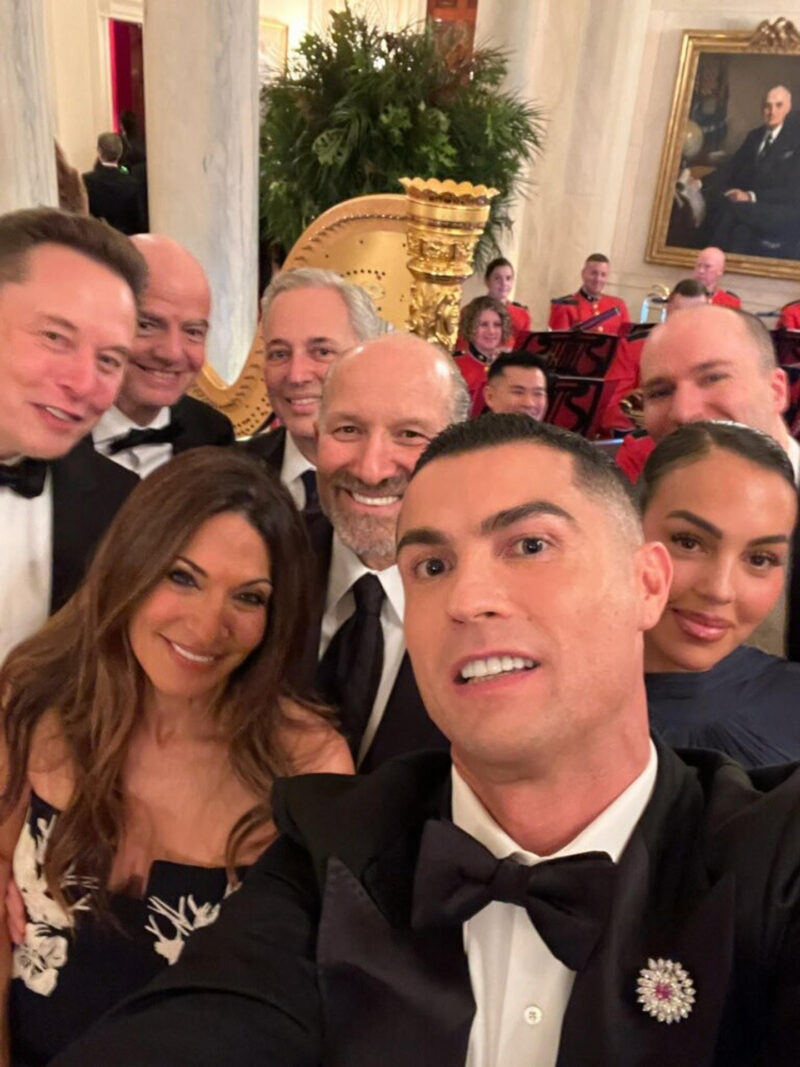 Cristiano Ronaldo, capitán de la selección portuguesa de fútbol y jugador del Al-Nassr saudí, cenó el 18 de  noviembre en la Casa Blanca con el presidente estadounidense, Donald Trump. El futbolista hace parte de la delegación que acompaña al príncipe heredero de Arabia Saudí, Mohammed bin Salmám, en su visita a Estados Unidos. EEUU//SOLO USO EDITORIAL/SOLO DISPONIBLE PARA ILUSTRAR LA NOTICIA QUE ACOMPAÑA (CRÉDITO OBLIGATORIO)