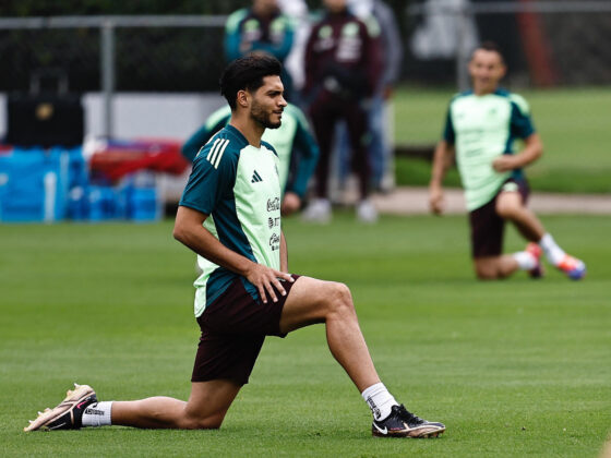Raúl Jiménez de la selección mexicana de fútbol participa en un entrenamiento en el Centro de Alto Rendimiento en Ciudad de México (México). Fotografía de archivo. EFE/Sáshenka Gutiérrez