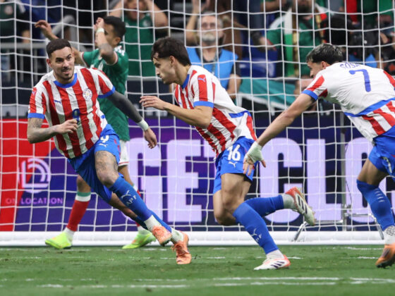 Jugadores de Paraguay celebran un gol en un partido amistoso entre México y Paraguay en el Alamodome en San Antonio (Estados Unidos). EFE/Carlos Ramírez