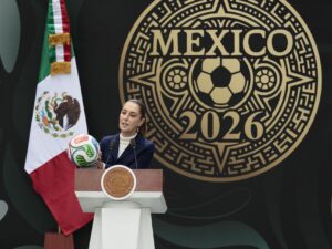 La presidenta de México, Claudia Sheibaum, participa en una rueda de prensa en el Complejo Cultural Los Pinos de la Ciudad de México (México). EFE/José Méndez