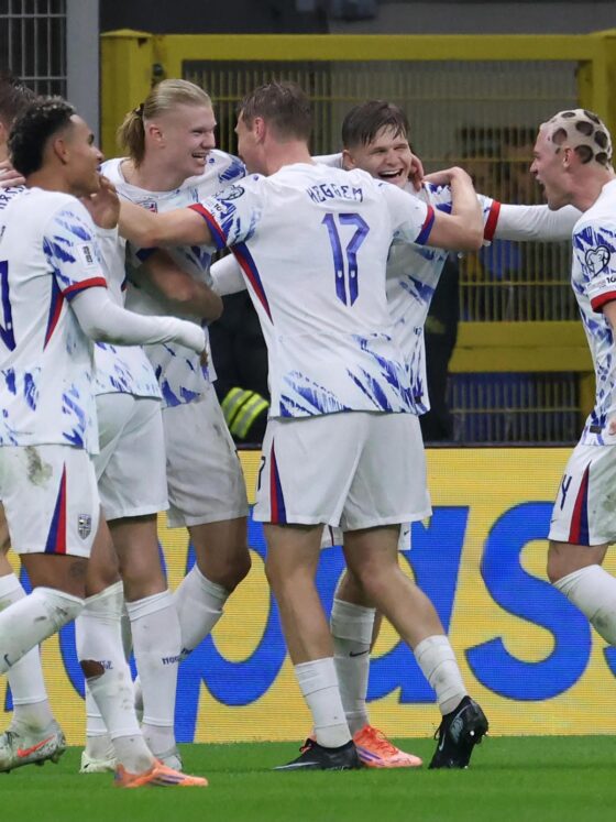 El delantero noruego Erling Haaland (3i) durante el partido de clasificación que han jugado Italia y Noruega en el Giuseppe Meazza stadium en Milan, Italia. EFE/EPA/MATTEO BAZZI