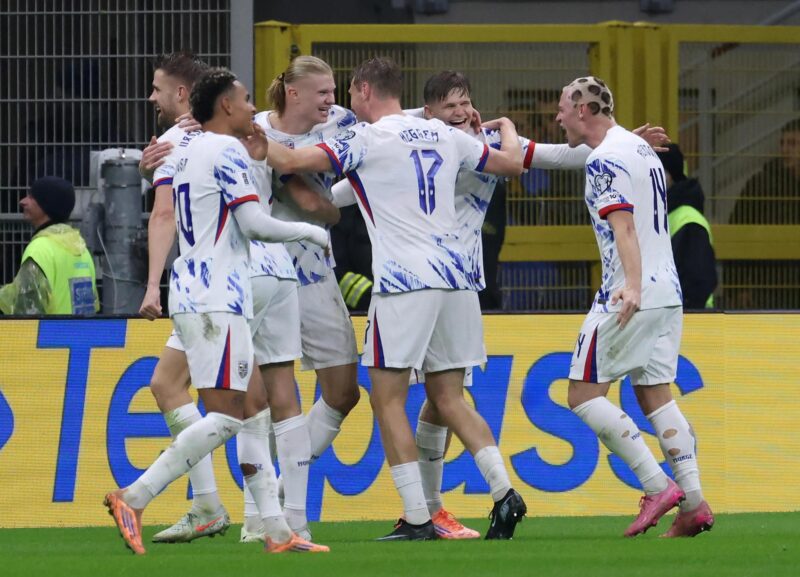 El delantero noruego Erling Haaland (3i) durante el partido de clasificación que han jugado Italia y Noruega en el Giuseppe Meazza stadium en Milan, Italia. EFE/EPA/MATTEO BAZZI