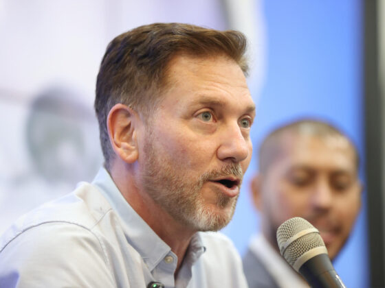 El presidente de la Conmebol, Alejandro Domínguez, habla este miércoles en una rueda de prensa en Luque (Paraguay). EFE/ Juan Pablo Pino