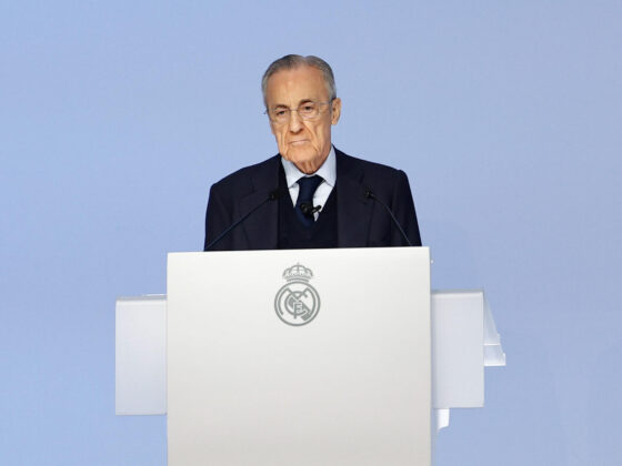 El presidente del Real Madrid, Florentino Pérez, interviene en la asamblea general ordinaria del club en Madrid. Una reunión de los socios compromisarios para avanzar en el proyecto de gran cambio de su modelo societario y aprobar los datos económicos, que superan los mil millones de euros de ingresos en el último ejercicio. EFE/ Rodrigo Jiménez