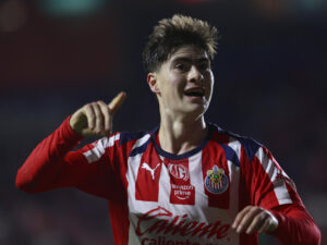 Armando González (MEXICANO) de Guadalajara celebra un gol en un partido de la Liga MX. Imagen de archivo. EFE / David Martínez Pelcastre