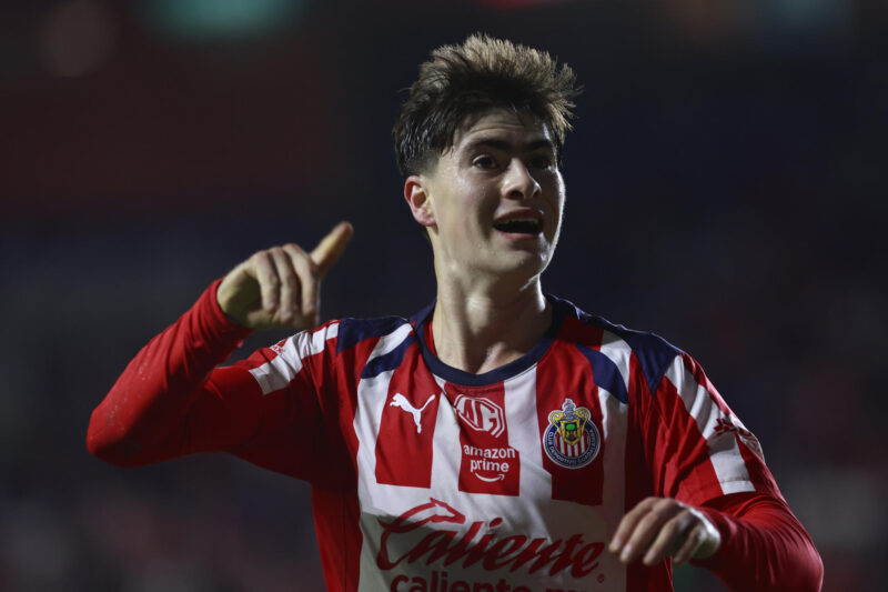 Armando González (MEXICANO) de Guadalajara celebra un gol en un partido de la Liga MX. Imagen de archivo. EFE / David Martínez Pelcastre