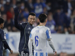 Mbappé guía al Real Madrid a octavos tras un sufrido duelo en Talavera