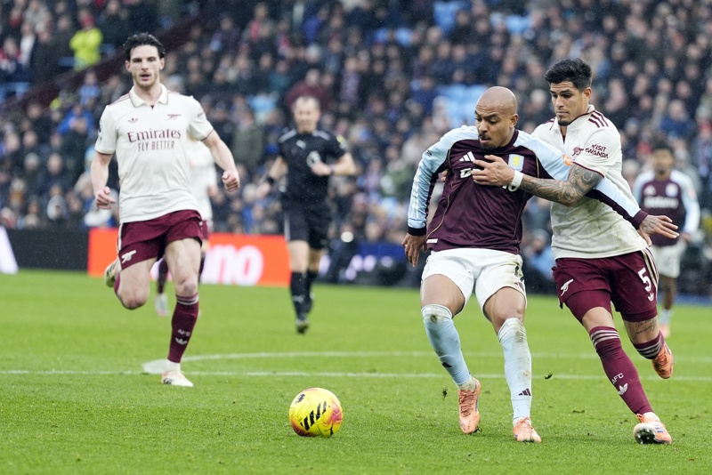 Arsenal cae con gol de último minuto frente al Aston Villa Arsenal cae con gol de último minuto frente al Aston Villa