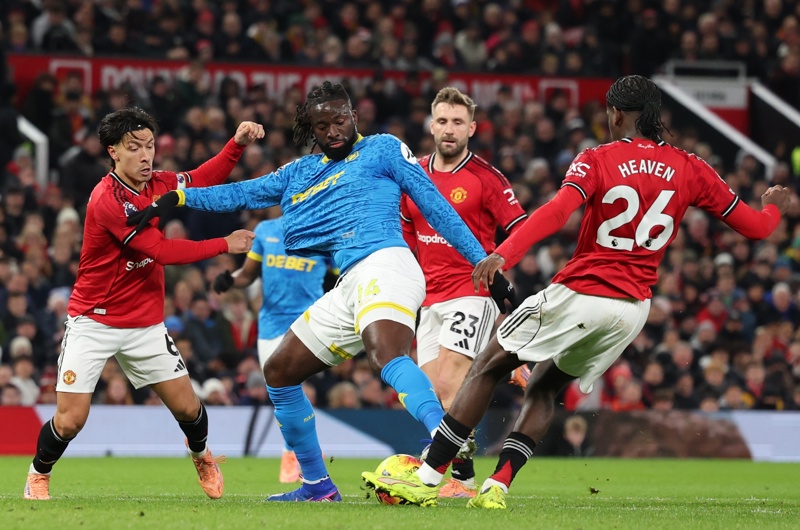 Manchester United se deja puntos ante el ultimo lugar Manchester United se deja puntos ante el ultimo lugar