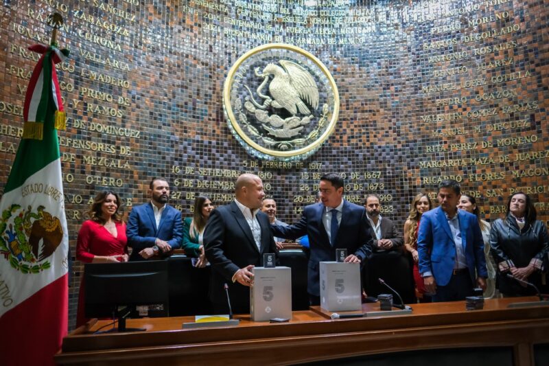 Fue Gobernador de Jalisco, dejó la política y es entrenador en Europa