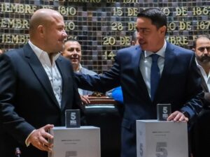 Fue Gobernador de Jalisco, dejó la política y es entrenador en Europa