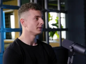 Fisnik Asllani, delantero alemán nacionalizado kosovar y quien juega el TSG 1899 Hoffenheim de la Bundesliga