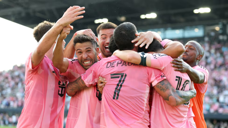 Leo Messi y sus compañeros celebran el 3-1 del Inter Miami sobre el Vancouver Whitecaps. Foto: AS