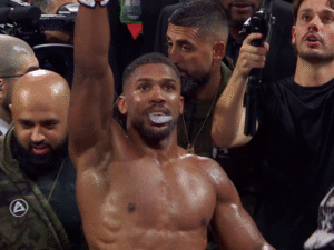 Anthony Joshua manda a la lona a Jake Paul por nocaut