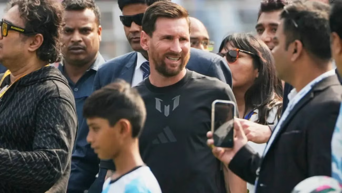 Lionel Messi en su visita a la India. Foto: Récord