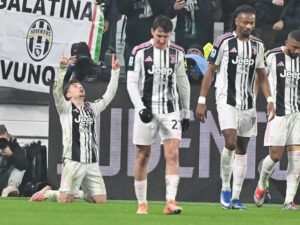El jugador del Juventus Francisco Conceicao (I) celebra el 1-0 durante el partido de la Serie A que han jugado Juventus FC y AS Roma en el Allianz Stadium en Turín, Italia. EFE/EPA/ALESSANDRO DI MARCO