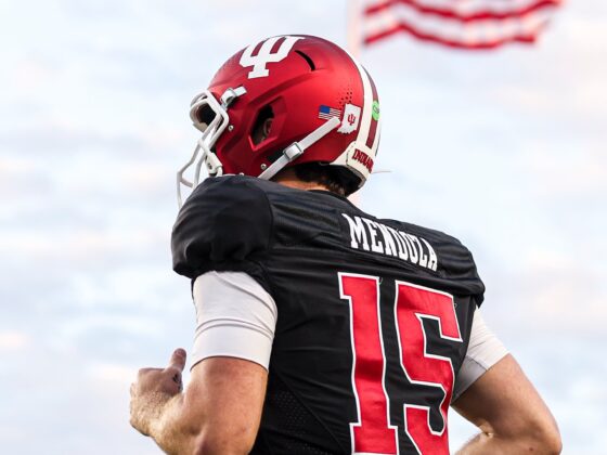 Tiene raíces cubanas, habla español y es el mejor QB de la NCAA