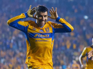 Ángel Correa festejando clasificación de Tigres a fianl del Apertura 2025. / X: @TigresOficial