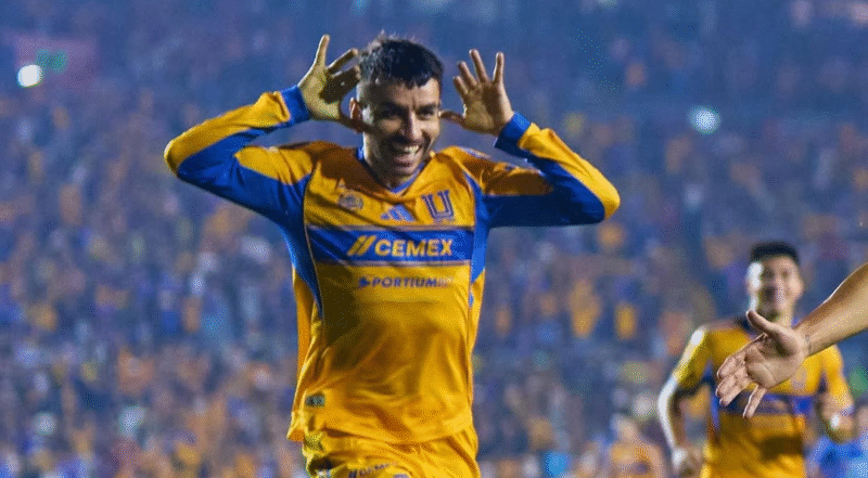 Ángel Correa festejando clasificación de Tigres a fianl del Apertura 2025. / X: @TigresOficial
