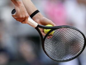 Tenista jugando tenis. Captura de pantalla.