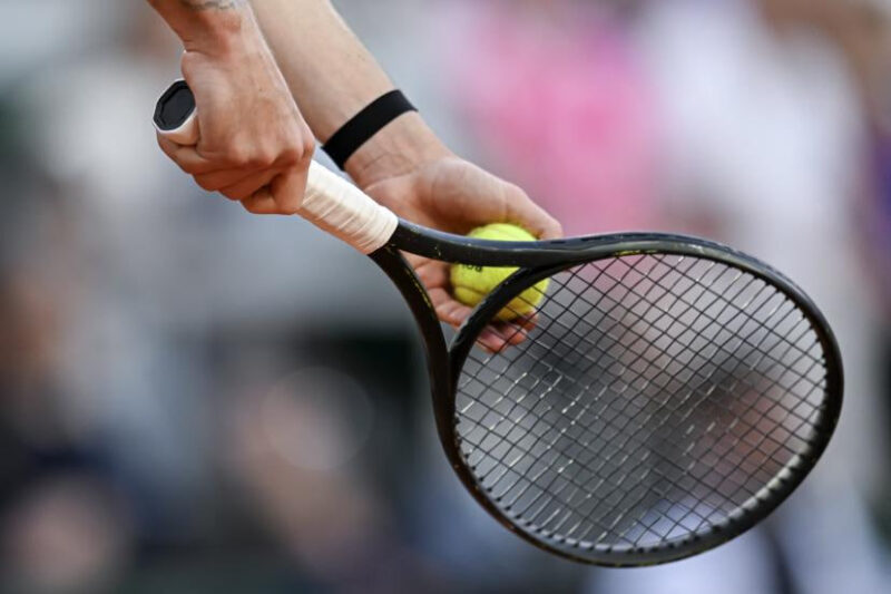 Tenista jugando tenis. Captura de pantalla.