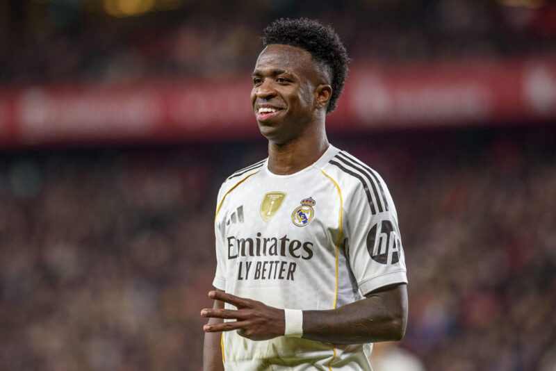 ¿Se va Vinícius? Millonaria propuesta inglesa sacude su futuro El delantero brasileño del Real Madrid Vinicius Jr. durante el partido de la jornada 19 de LaLiga EA Sports entre el Athletic Club y el Real Madrid, disputado este miércoles en el estadio de San Mamés, en Bilbao. EFE/Javier Zorrilla