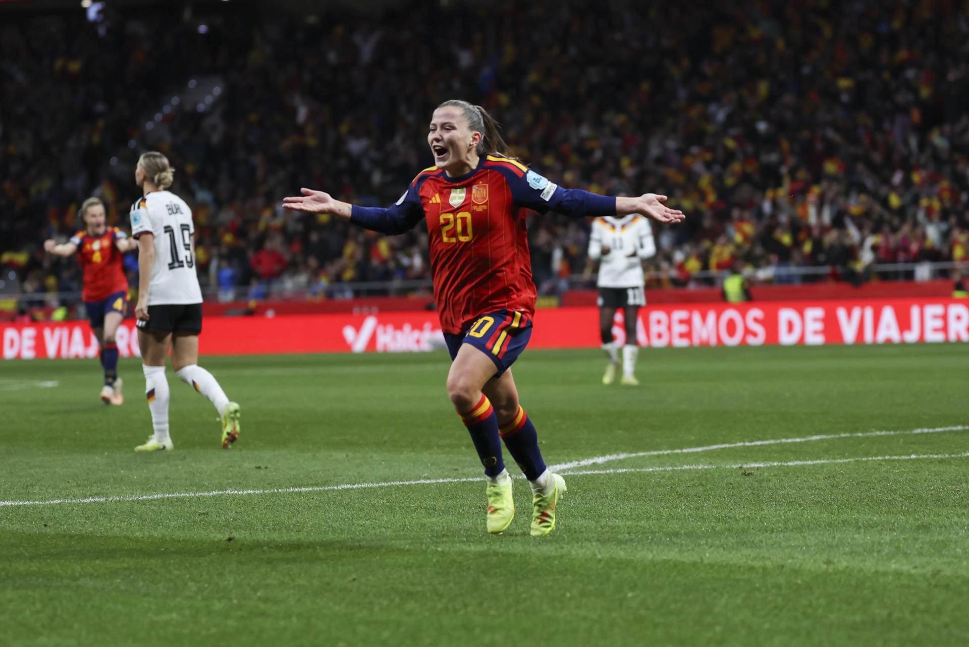 ¡Bicampeonas con dominio! España golea 3-0 a Alemania La delantera española Claudia Pina celebra tras marcar el 1-0 durante el partido de vuelta de la final de la Liga de Naciones femenina, que España y Alemania disputaron en el estadio Metropolitano en Madrid. EFE/ Kiko Huesca