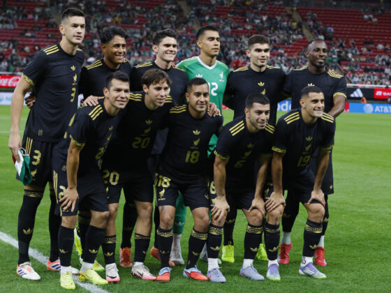 Jugadores de México forman previo a un partido amistoso entre la selección de México y Ecuador, en el Estadio Akron, en Guadalajara (México). Imagen de archivo. EFE/ Francisco Guasco