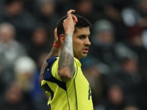 El jugador argentino Cristian Romero, del Tottenha,m celebra el 1-1 durante el partido de la Premier League que han jugado Newcastle United y Tottenham Hotspur en Newcastle, Reino Unido. EFE/EPA/ADAM VAUGHAN .