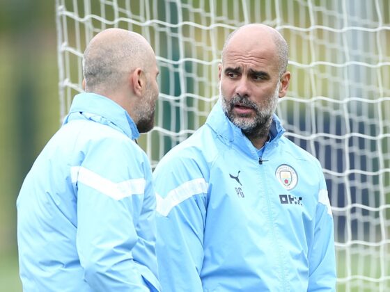 Fotografía de Adam Vaughan, en la que puede verse en una imagen de archivo del 6 de junio de 2023 al entrenador del Manchester City, el español Pep Guardiola (d), y a su entonces ayudante, el italiano Enzo Maresca. EFE