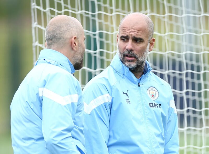 Fotografía de Adam Vaughan, en la que puede verse en una imagen de archivo del 6 de junio de 2023 al entrenador del Manchester City, el español Pep Guardiola (d), y a su entonces ayudante, el italiano Enzo Maresca. EFE