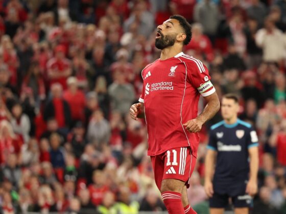 Fotografía de Adam Vaughan, en la que puede verse en una imagen de archivo del 4 de agosto de 2025 al futbolista egipcio Mohamed Salah, del Liverpool, durante un partido. EFE