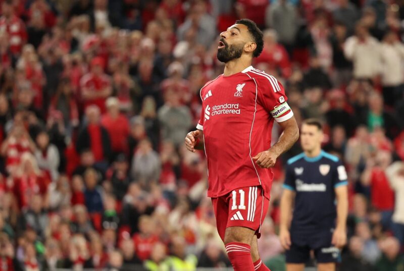 Fotografía de Adam Vaughan, en la que puede verse en una imagen de archivo del 4 de agosto de 2025 al futbolista egipcio Mohamed Salah, del Liverpool, durante un partido. EFE