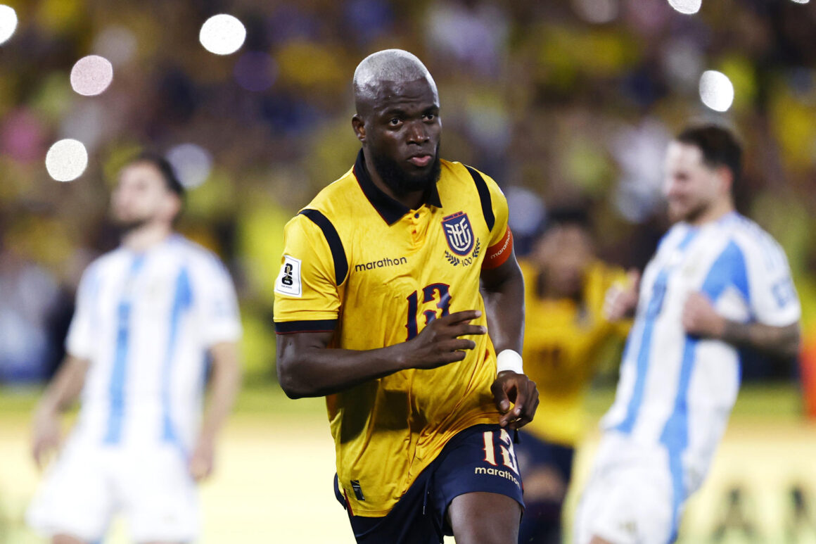 Fotografía del 9 de septiembre de 2025 en la que se observa a Enner Valencia de Ecuador al celebrar un gol contra Argentina en el Estadio Monumental Banco Pichincha en Guayaquil (Ecuador). EFE/ José Jácome
