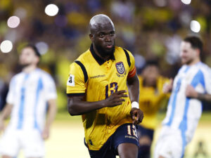 Fotografía del 9 de septiembre de 2025 en la que se observa a Enner Valencia de Ecuador al celebrar un gol contra Argentina en el Estadio Monumental Banco Pichincha en Guayaquil (Ecuador). EFE/ José Jácome