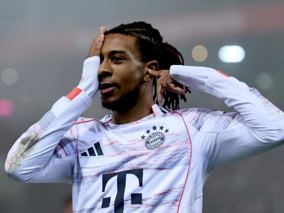 Michael Olise celebra un gol. EFE/EPA/RONALD WITTEK.