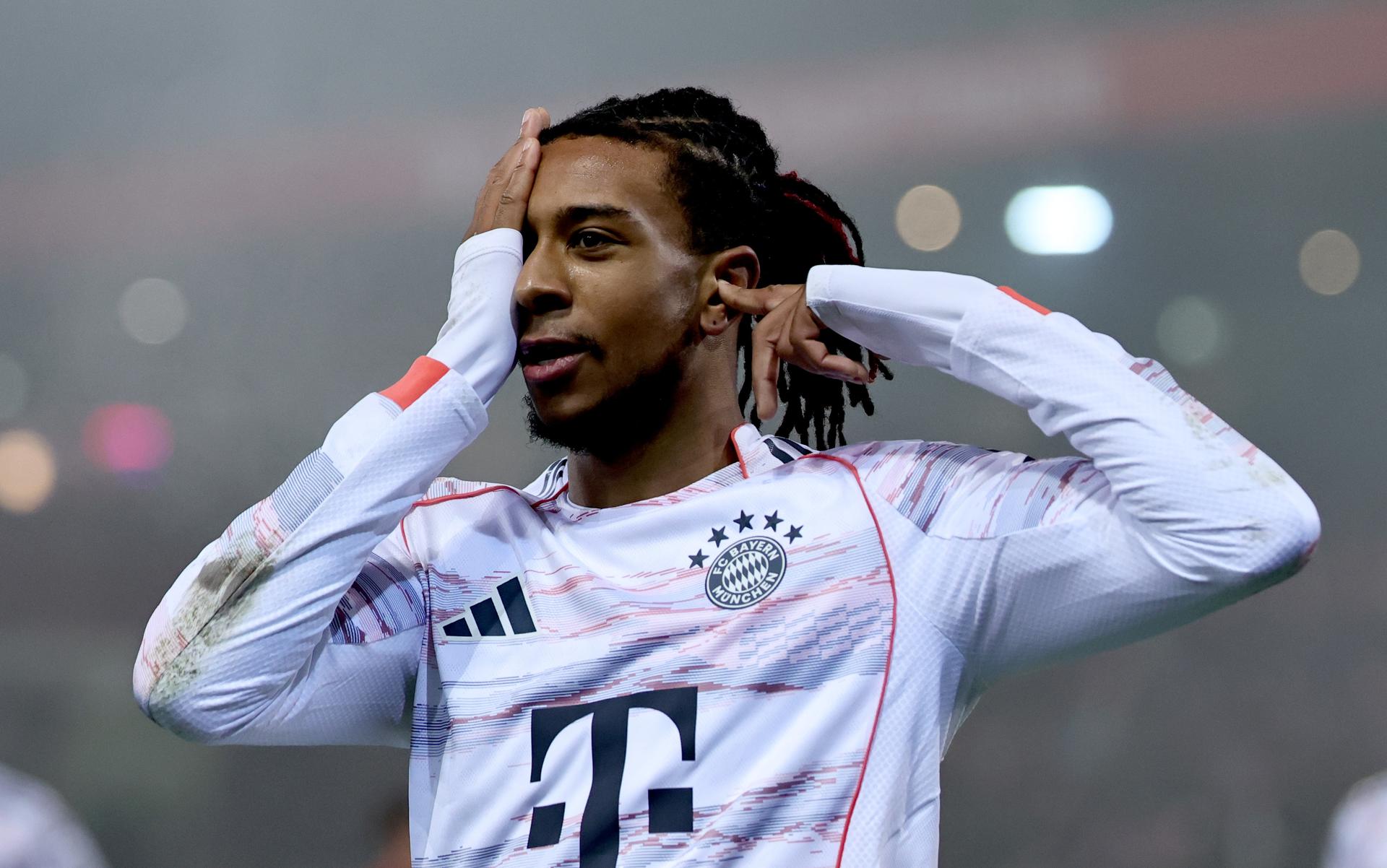 Olise celebra el 2-0. EFE/EPA/RONALD WITTEK.
