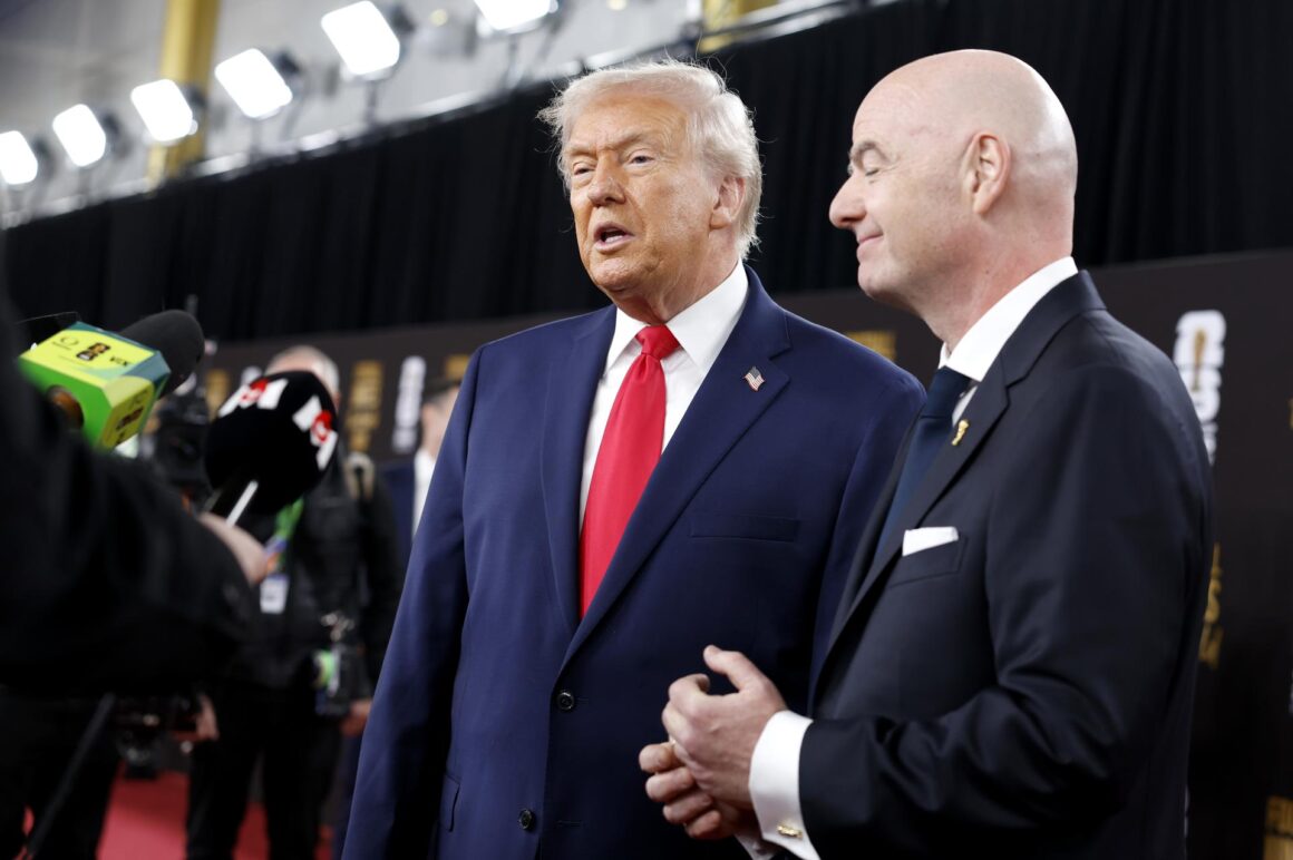 Donald Trump, presidente de Estados Unidos, y Gianni Infantino, presidente de la FIFA