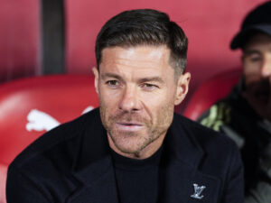 El entrenador del Real Madrid, Xabi Alonso, durante el correspondiente a la jornada 14 de Laliga EA Sports entre Girona y Real Madrid celebrado en el estadio Montilivi de Girona. EFE/ Siu Wu
