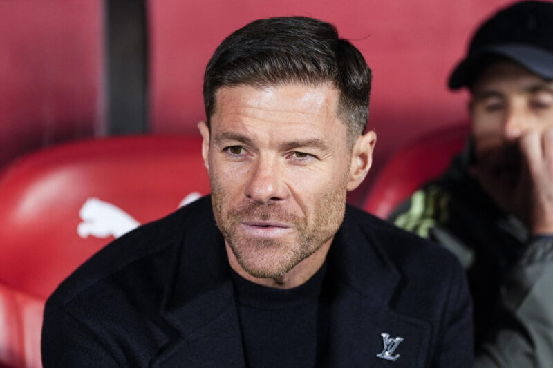 El entrenador del Real Madrid, Xabi Alonso, durante el correspondiente a la jornada 14 de Laliga EA Sports entre Girona y Real Madrid celebrado en el estadio Montilivi de Girona. EFE/ Siu Wu
