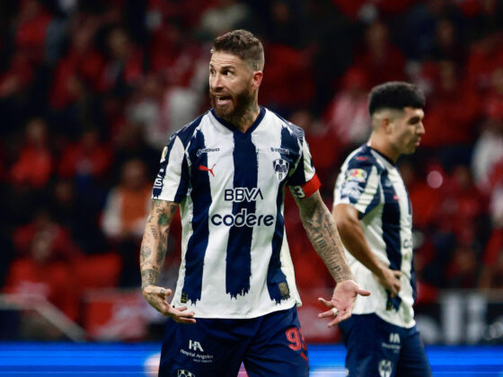 El futbolista español Sergio Ramos, de Monterrey, en el partido de semifinales del Torneo Apertura 2025 de la Liga MX entre Toluca y Monterrey en el estadio Nemesio Diez en Toluca (México). EFE/Felipe Gutiérrez