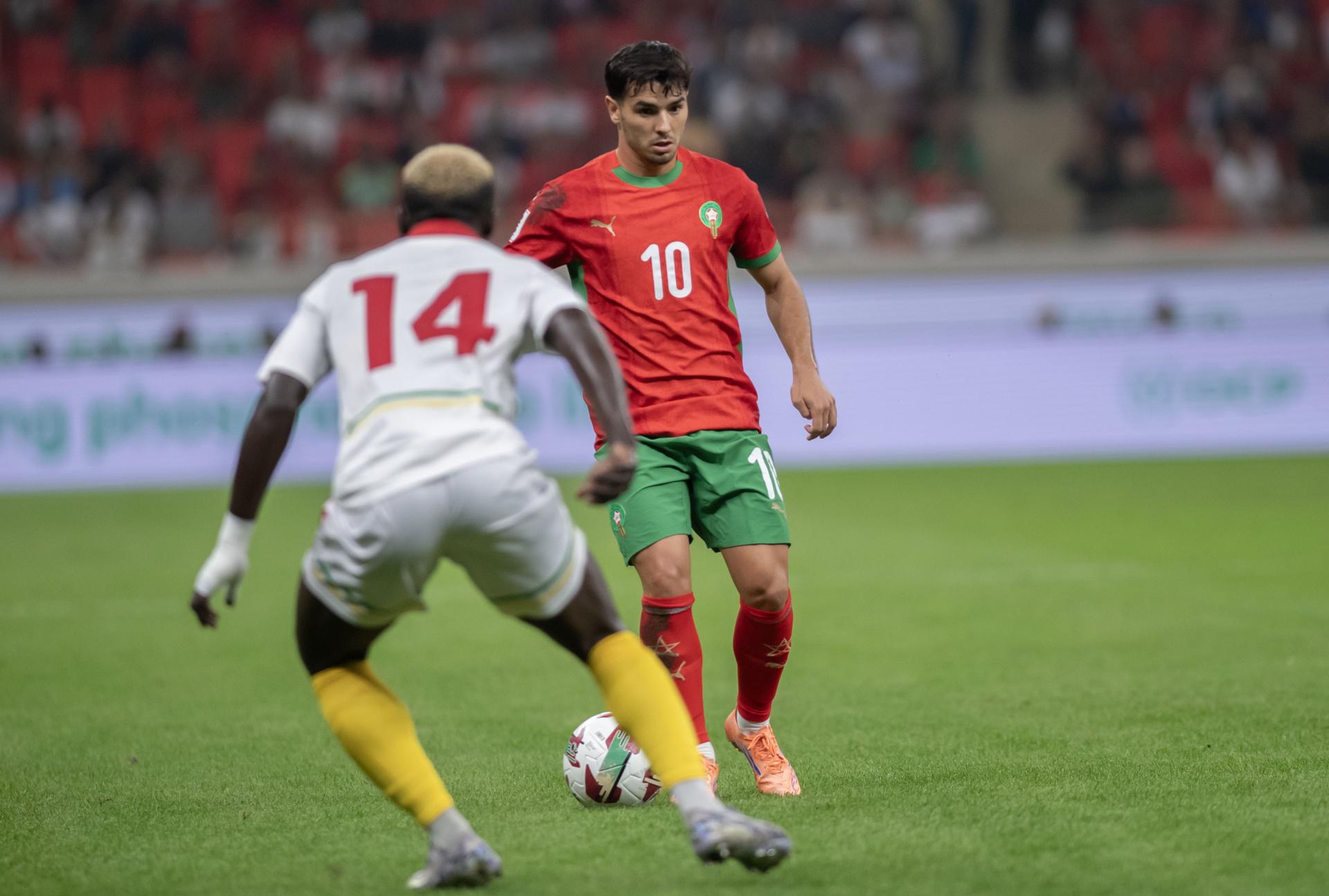 El madridista Brahim Díaz (d), convocado por la selección de Marruecos para disputar la Copa África. EFE/EPA/JALAL MORCHIDI
