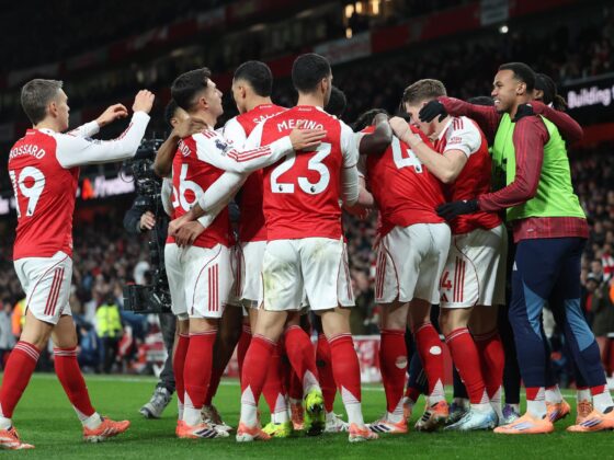 Los jugadores del Arsenal festejan el 2-0. EFE/EPA/ANDY RAIN.