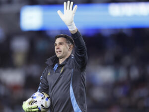 Emiliano Martínez de Argentina en el estadio Monumental en Buenos Aires (Argentina) en foto de archivo de Juan Ignacio Roncoroni. EFE