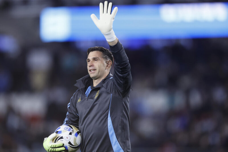 Emiliano Martínez de Argentina en el estadio Monumental en Buenos Aires (Argentina) en foto de archivo de Juan Ignacio Roncoroni. EFE