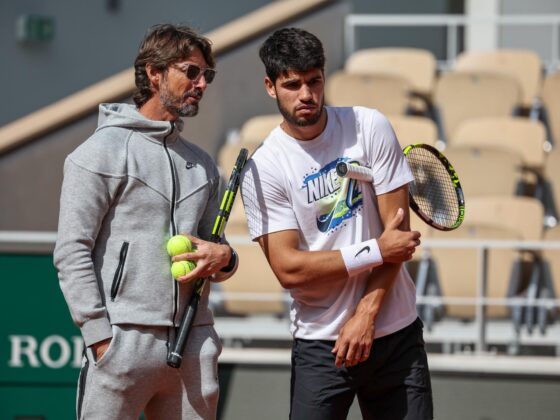 Carlos Alcaraz y Juan Carlos Ferrero juntos durante un entrenamiento en Roland Garros el pasado 25 de mayo. EFE/EPA/CHRISTOPHE PETIT TESSON