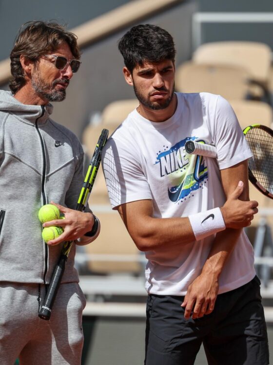 Carlos Alcaraz y Juan Carlos Ferrero juntos durante un entrenamiento en Roland Garros el pasado 25 de mayo. EFE/EPA/CHRISTOPHE PETIT TESSON