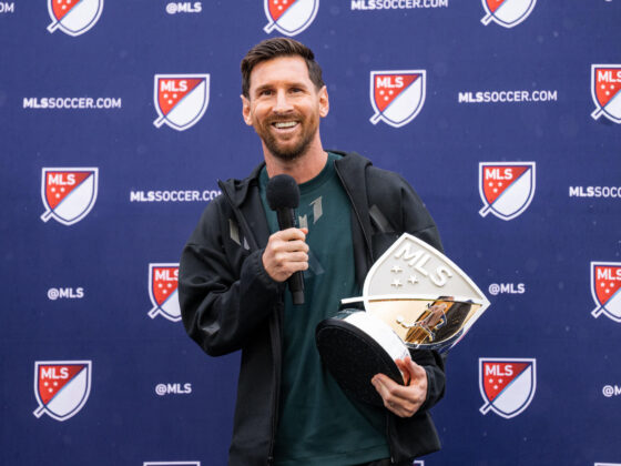 FORT LAUDERDALE (ESTADOS UNIDOS), 09/12/2025.- Fotografía cedida por el Inter Miami CF donde aparece su jugador Lionel Messi hablando tras recibir el premio Landon Donovan al MVP (jugador más valioso) de la MLS este martes, en el Chase Stadium en Fort Lauderdale (Estados Unidos). EFE/Inter Miami CF /SOLO USO EDITORIAL /NO VENTAS /SOLO DISPONIBLE PARA ILUSTRAR LA NOTICIA QUE ACOMPAÑA /CRÉDITO OBLIGATORIO