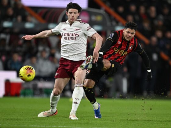 BOURNEMOUTH (United Kingdom), 03/01/2026.- AFC Bournemouth's Marcus Tavernier (right) in action against Arsenal's Declan Rice during the English Premier League match between AFC Bournemouth and Arsenal FC, in Bournemouth, Britain, 03 January 2026. (Reino Unido) EFE/EPA/DANIEL HAMBURY EDITORIAL USE ONLY. No use with unauthorized audio, video, data, fixture lists, club/league logos, 'live' services or NFTs. Online in-match use limited to 120 images, no video emulation. No use in betting, games or single club/league/player publications.