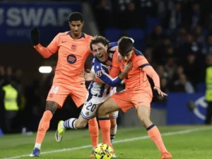 El Barcelona cae 2-1 ante la Real Sociedad y arriesga el liderato